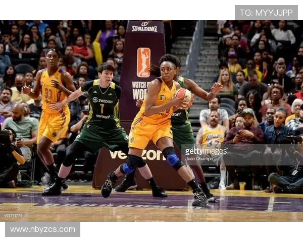 火花与风暴的激烈对决文字直播全程回顾与精彩瞬间分享